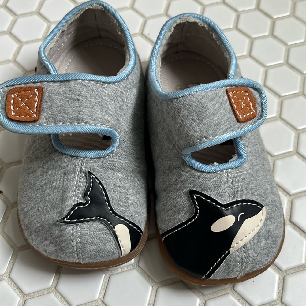 Cruz See Kai Run Toddler Slippers, heather grey with whale, Size 6